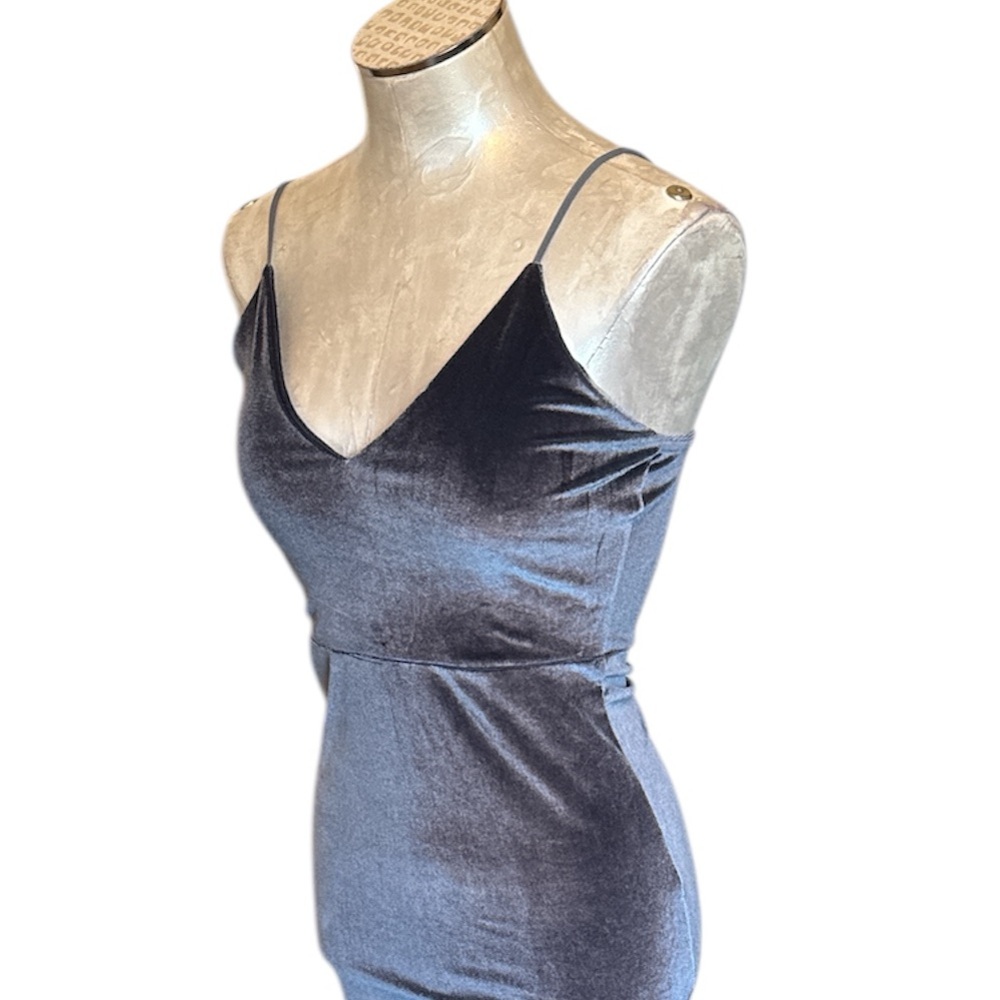 Boohoo Petite Women’s Gray Velvet Long Bodycon Dress With Side Slit Size 0